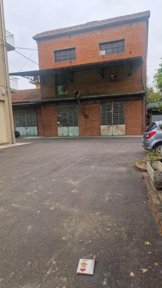 Склад 400м² в Виньола, Италия № 380173