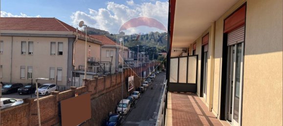 5 rooms Apartment in Messina, Italy No. 216437 2