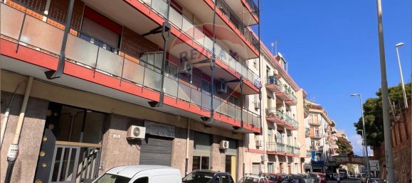 5 rooms Apartment in Messina, Italy No. 216437 3