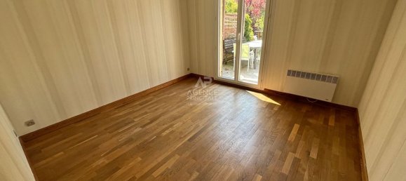 Casa de 4 dormitorios en Osny, France No. 145596 7