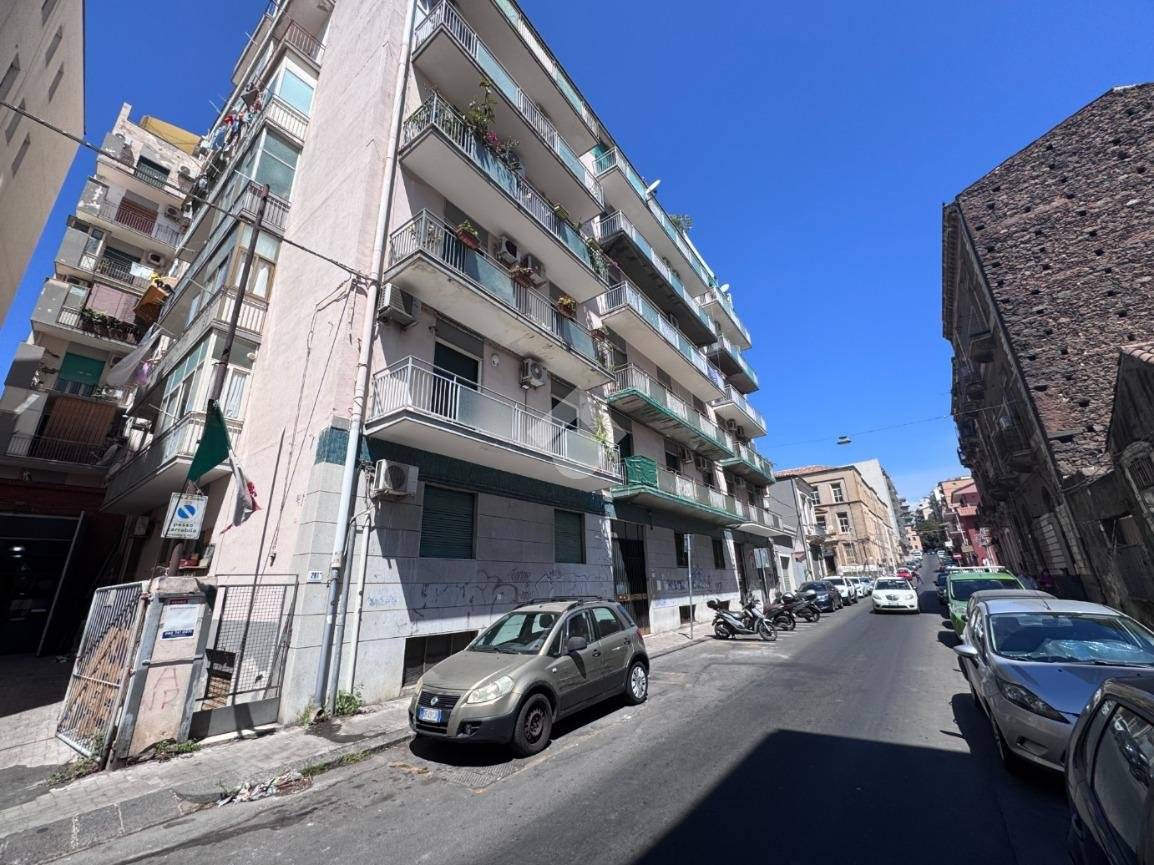 3 bedrooms Apartment in Catania, Italy No. 275650