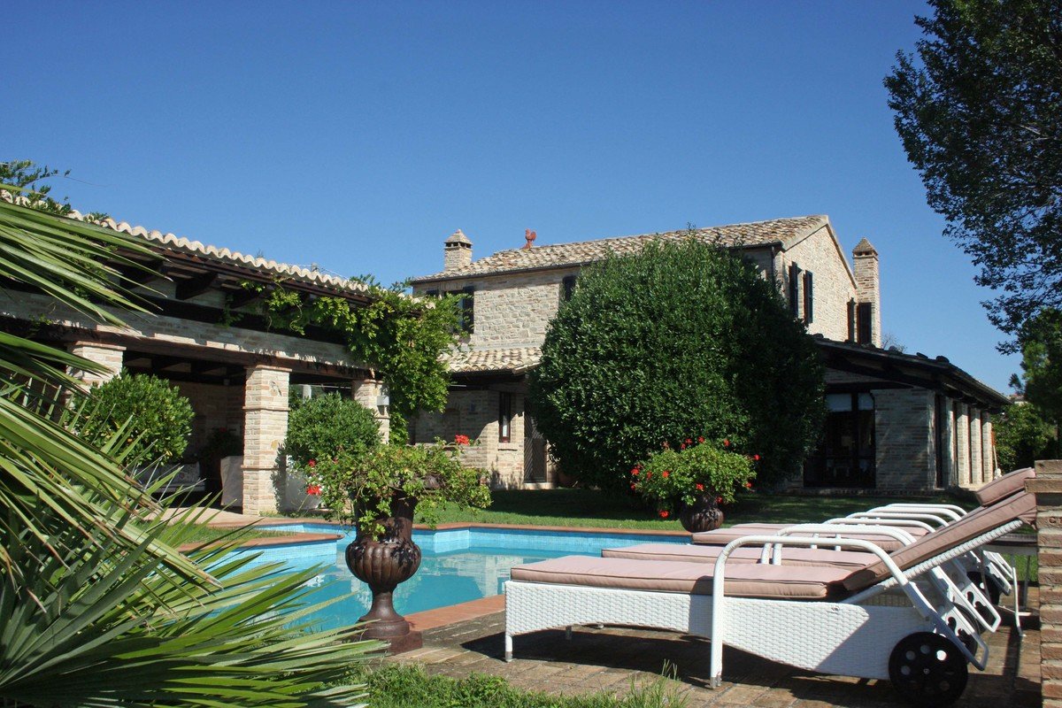 4 bedrooms House in Marche, Italy No. 332797