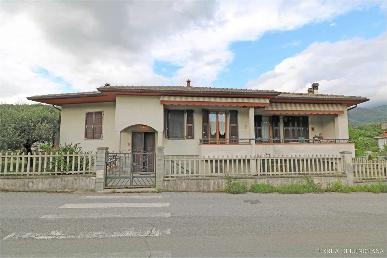 10 rooms Villa in Pontremoli, Italy No. 142847