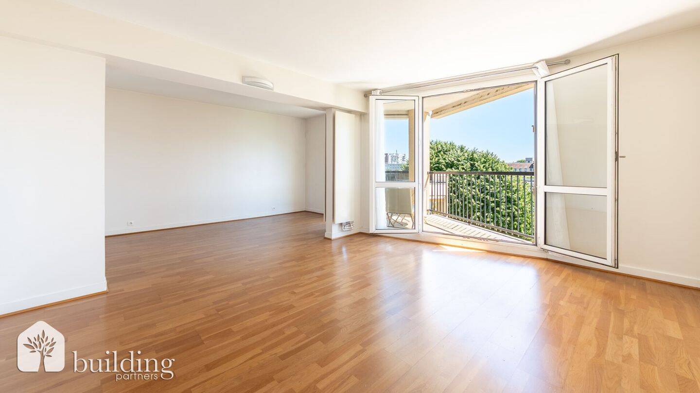 3 bedrooms Apartment in Courbevoie, France No. 314417