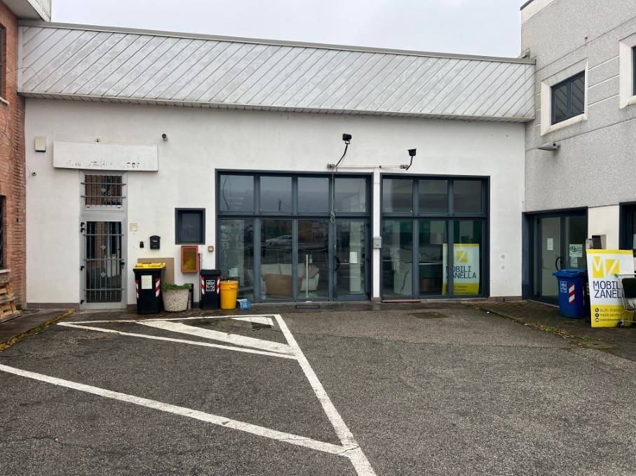 2 rooms Commercial property in Occhiobello, Italy No. 208210