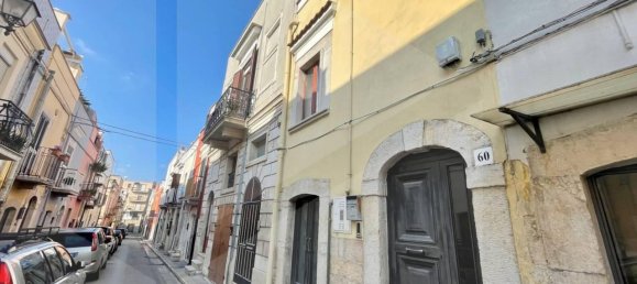 4-salle Appartement à Andria, Italy No. 9259 2
