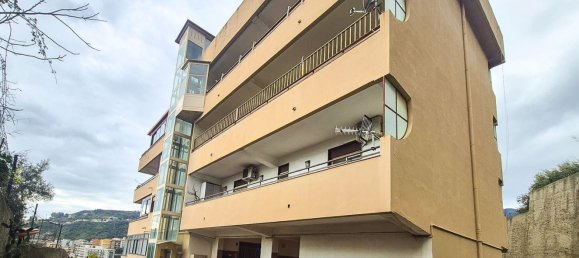 3 bedrooms Apartment in Messina, Italy No. 332193 2