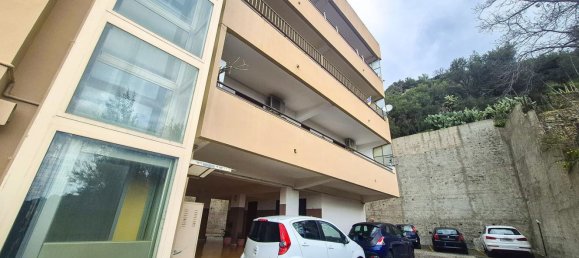 3 bedrooms Apartment in Messina, Italy No. 332193 3