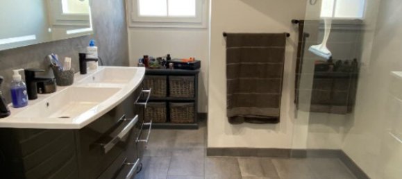 4 bedrooms Villa in Lesigny, France No. 166447 12