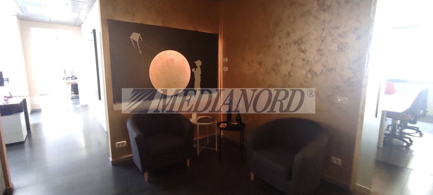 Oficina en Azzano San Paolo, Italy 195 m² No. 91813