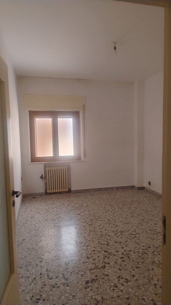 3غرفة شقة في Lauria, Italy رقم 251058