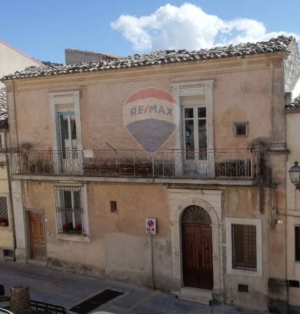 Дом с 4 спальнями в Кьярамонте Гульфи, Италия № 360170