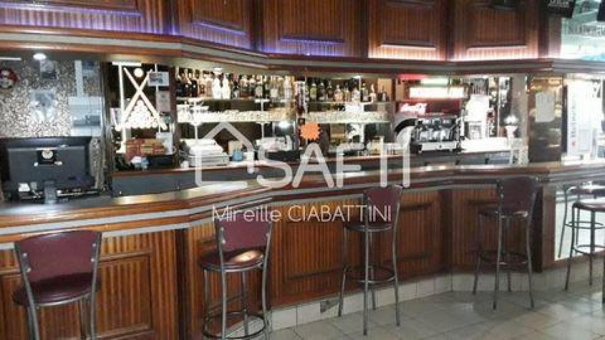 500m² Office in Chatellerault, France No. 19501