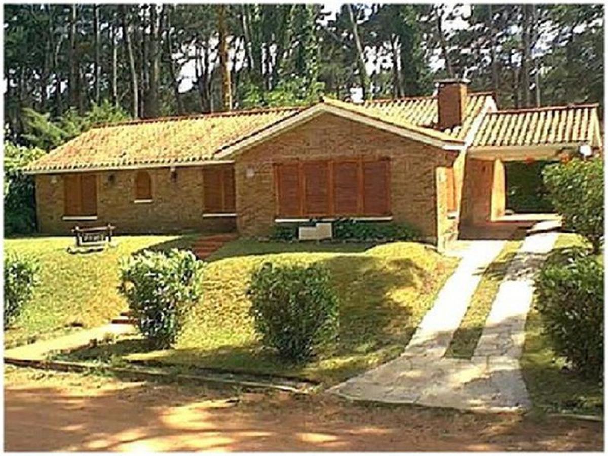 3 bedrooms House in Maldonado, Uruguay No. 7358