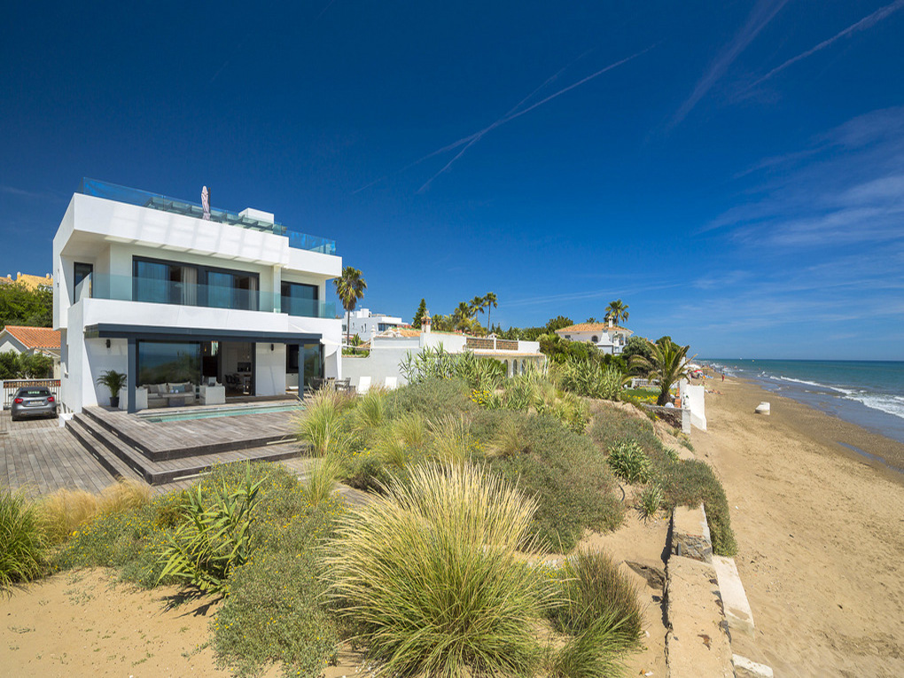 6 bedrooms Villa in Marbella, Spain No. 93710