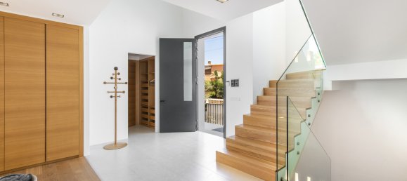 6 bedrooms Villa in Marbella, Spain No. 93710 3