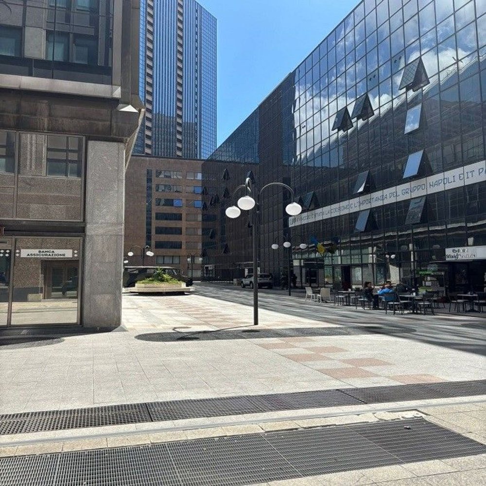 200m² Office in Naples, Italy No. 328009