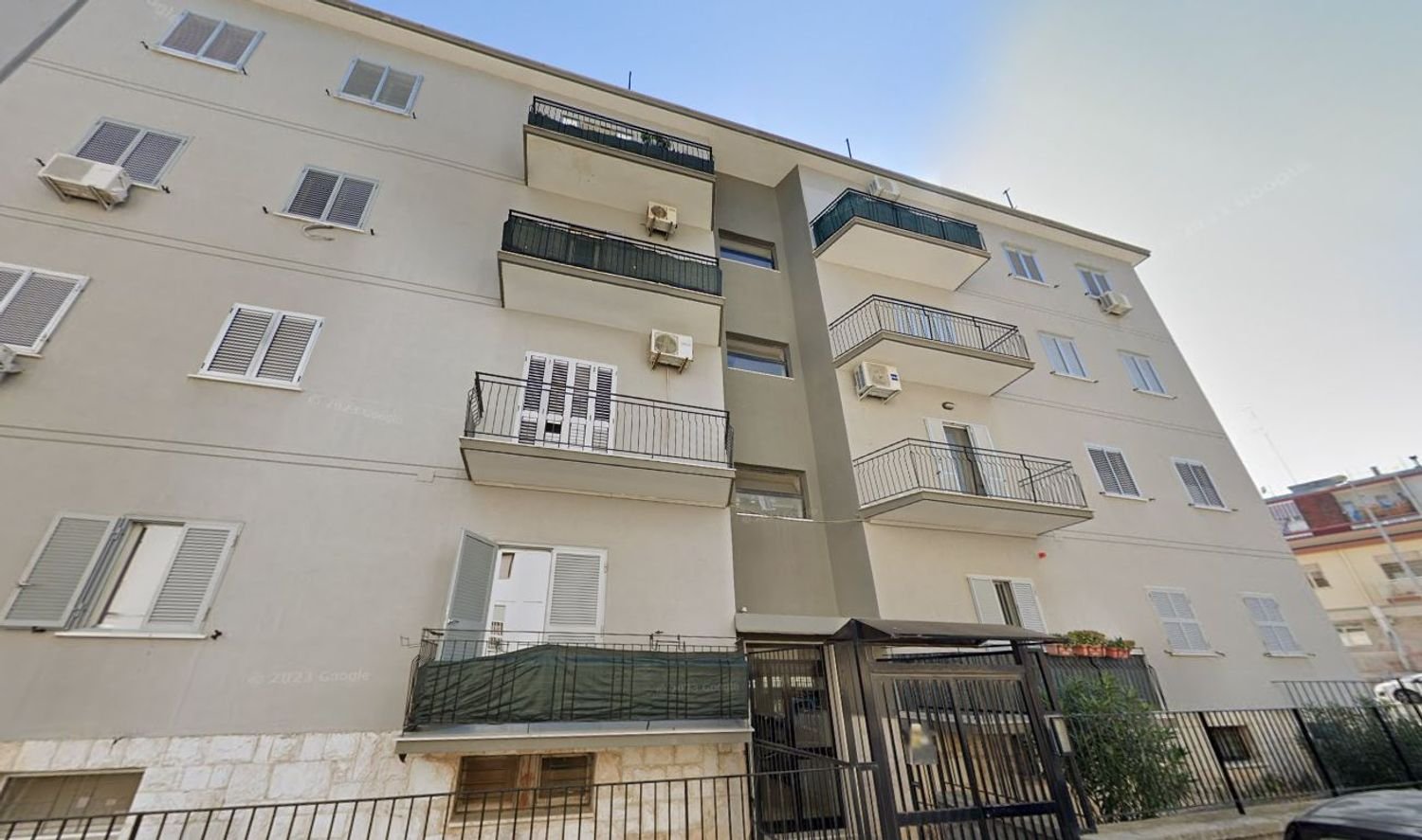 Квартира с 4 спальнями в Бари, Италия № 361802