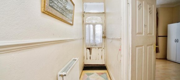 2 bedrooms House in East Ham, United Kingdom No. 11432 5