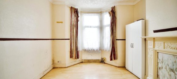 2 bedrooms House in East Ham, United Kingdom No. 11432 8