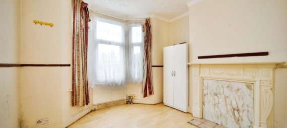 2 bedrooms House in East Ham, United Kingdom No. 11432 2