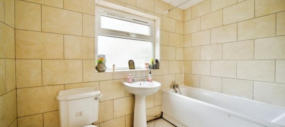 2 bedrooms House in East Ham, United Kingdom No. 11432 4