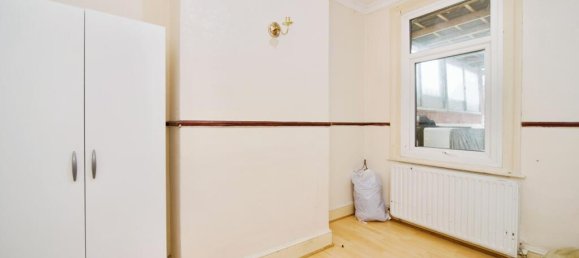 2 bedrooms House in East Ham, United Kingdom No. 11432 10