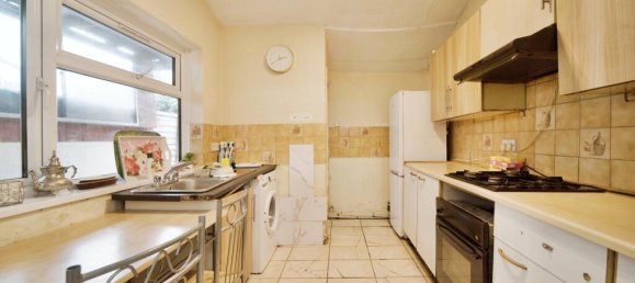 2 bedrooms House in East Ham, United Kingdom No. 11432 3