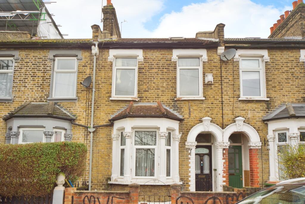 2 bedrooms House in East Ham, United Kingdom No. 11432