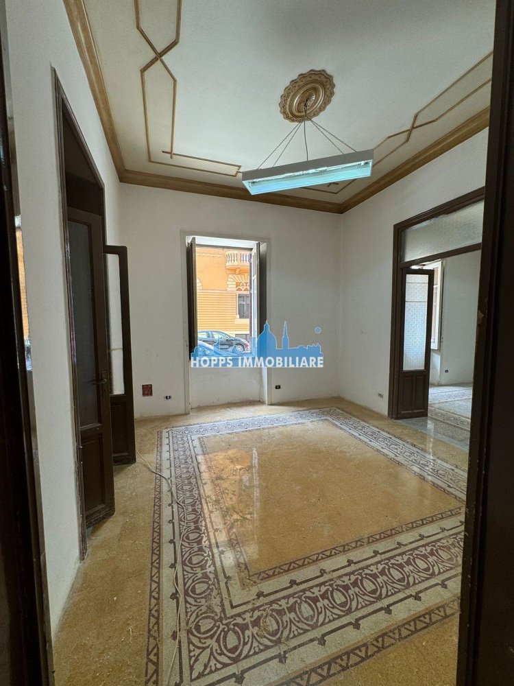 230m² Office in Palermo, Italy No. 69013