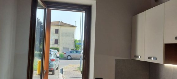 2 rooms Apartment in Pontedera, Italy No. 260524 9