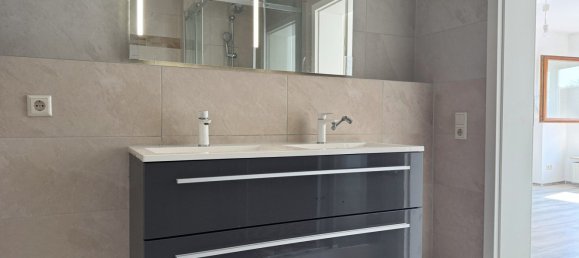 3 Schlafzimmer Doppelhaus in Reutlingen, Germany, Nr. 266256 4