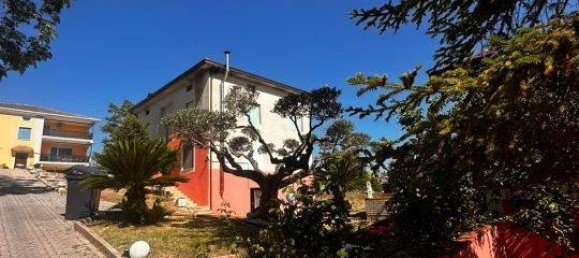 Вилла с 3 спальнями в Кастель Френтано, Италия № 270571 6