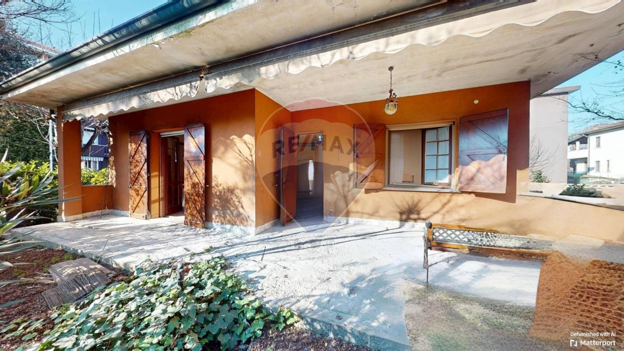 Villa de 4 divisões em Melzo, Italy N.º 15318