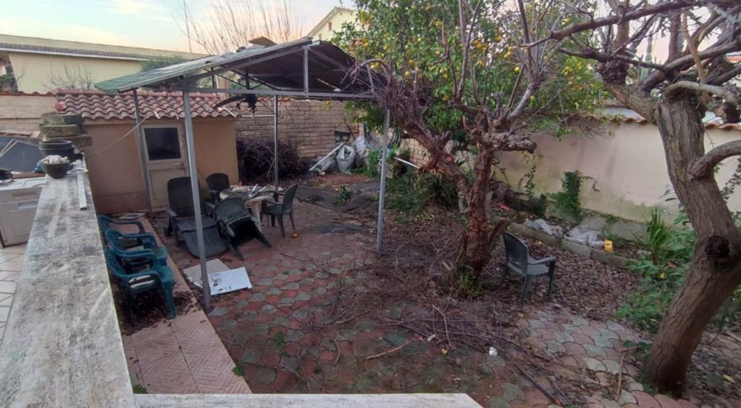 Casa de 10 habitaciónes en Ardea, Italy No. 97074