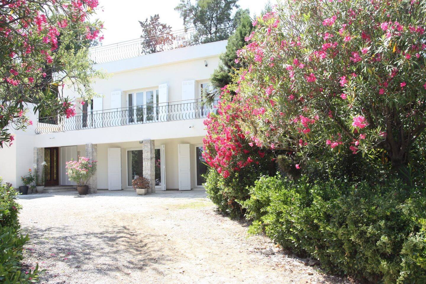 6 bedrooms Villa in Cagnes-sur-Mer, France No. 329211