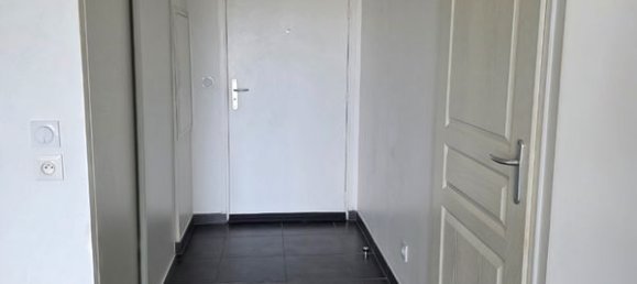 1 bedroom Apartment in Meyzieu, France No. 322448 4