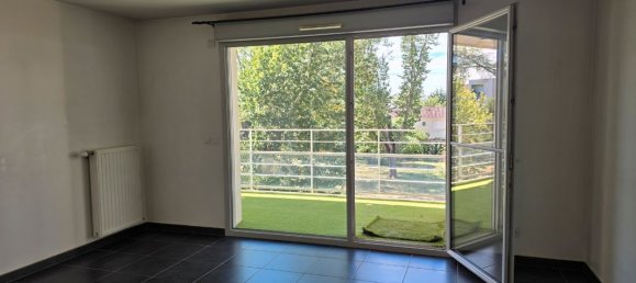 1 bedroom Apartment in Meyzieu, France No. 322448 2