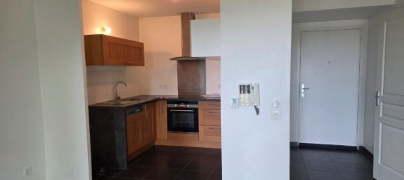 1 bedroom Apartment in Meyzieu, France No. 322448 3