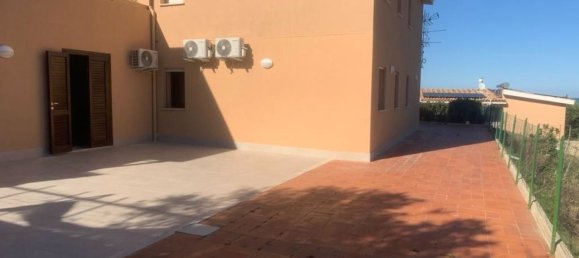 4 rooms Apartment in Castellammare del Golfo, Italy No. 258730 3