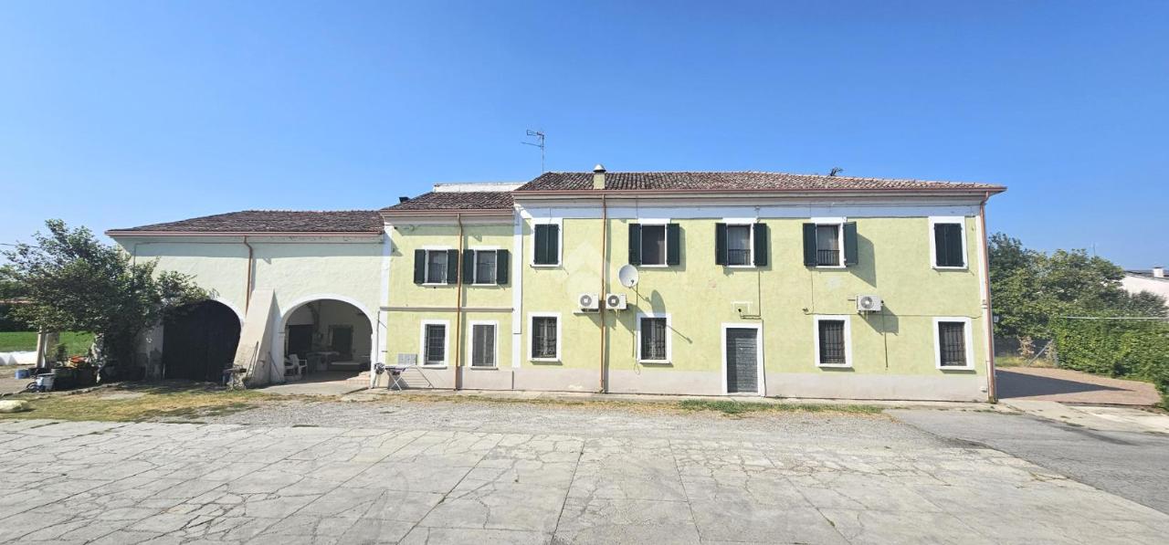 14 rooms Villa in Ceresara, Italy No. 231251