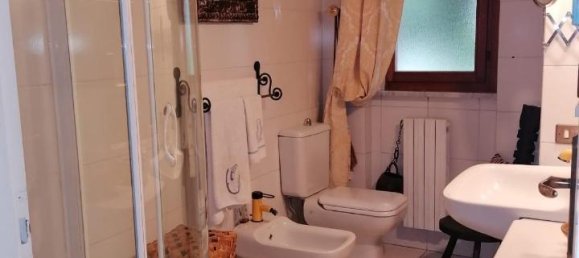 6 rooms House in Carrara, Italy No. 124323 18