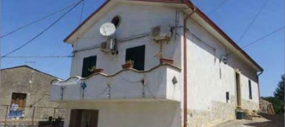 Квартира с 3 комнатами в Луцци, Италия № 182501 2