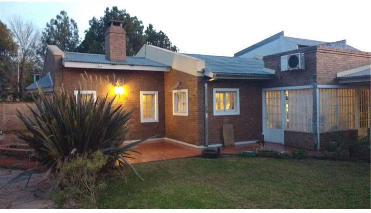 3 bedrooms House in Malvinas Argentinas, Argentina No. 2167