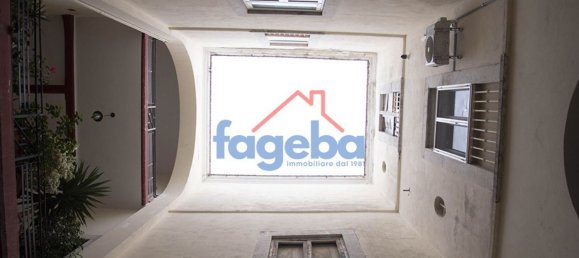 Квартира с 5 комнатами в Трани, Италия № 138772 12