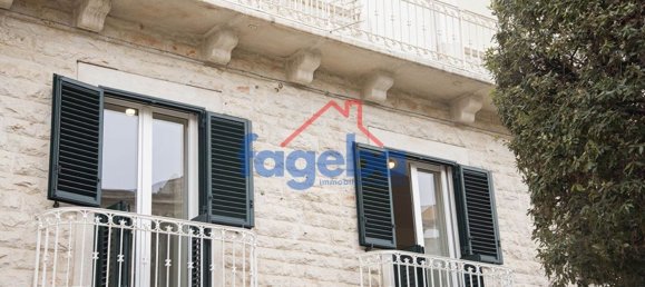 Квартира с 5 комнатами в Трани, Италия № 138772 19