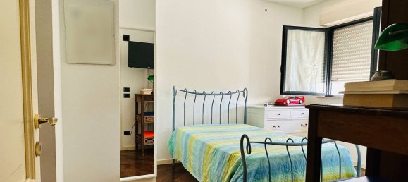 Квартира с 6 комнатами в Пезаро, Италия № 71604 4