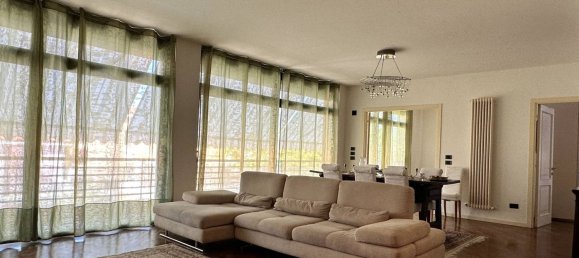 Квартира с 6 комнатами в Пезаро, Италия № 71604 8