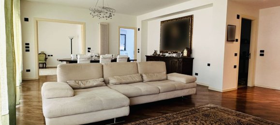 Квартира с 6 комнатами в Пезаро, Италия № 71604 11