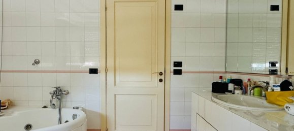 Квартира с 6 комнатами в Пезаро, Италия № 71604 6